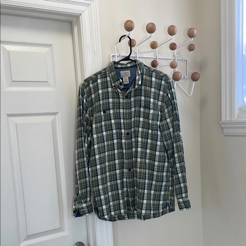 L.L Bean - Classic Plaid Outdoor Button Down Tencel Blend Shirt Green / White M